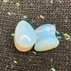 7/16in opalite double flare (DF) teardrop plugs